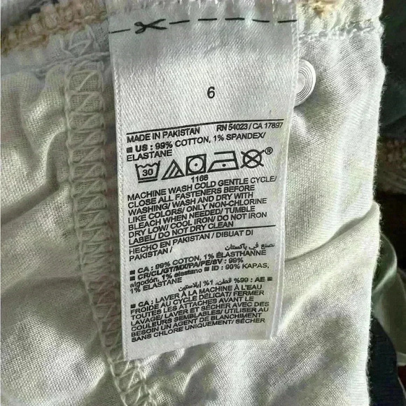 Old Navy O.G straight secret smooth pockets cutoff denim shorts sz 6, button-fly - Picture 3 of 6